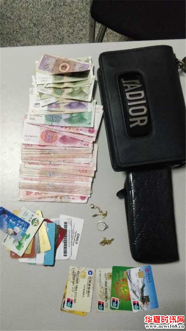 陕西省延安黄陵铁警收到“一心为民,热心服务”锦旗一面