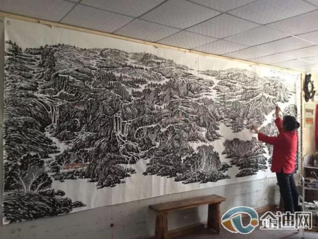 马培童创作《秋山览胜长卷》 马培童创作《秋山览胜长卷》