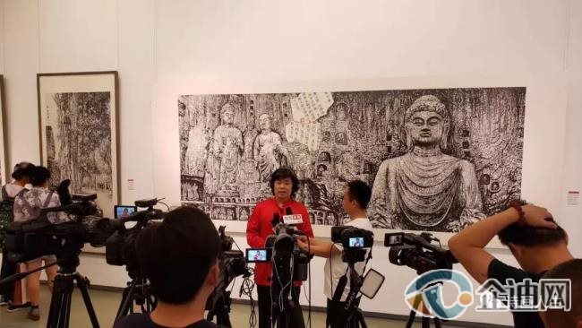 马培童接受记者采访 马培童接受记者采访