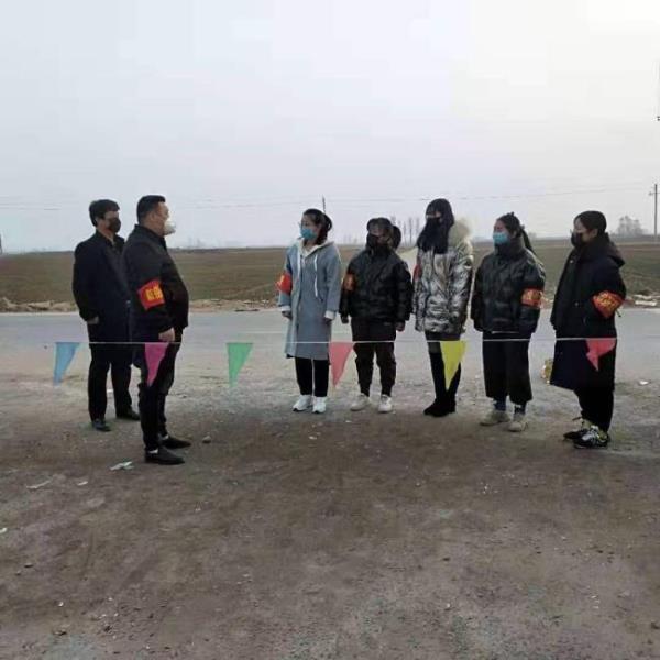 曲阳县东邸村:党员群众齐上阵    打响疫情“防控战” 曲阳县东邸村:党员群众齐上阵    打响疫情“防控战”