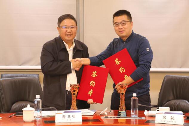 官网-签约图.jpg 官网-签约图.jpg