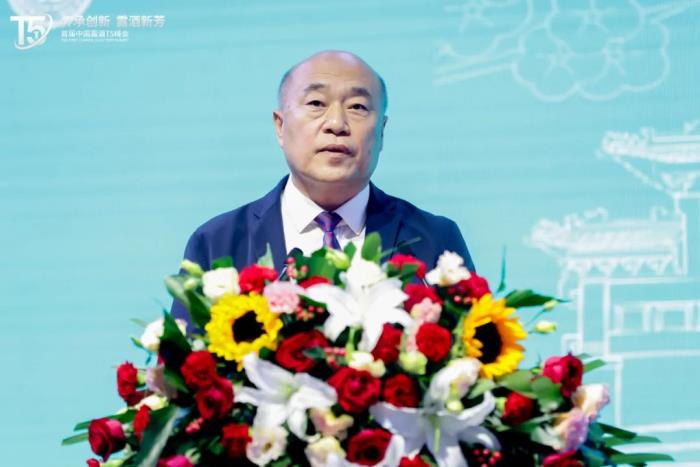 点击看大图 汾酒集团党委副书记、副董事长、总经理谭忠豹