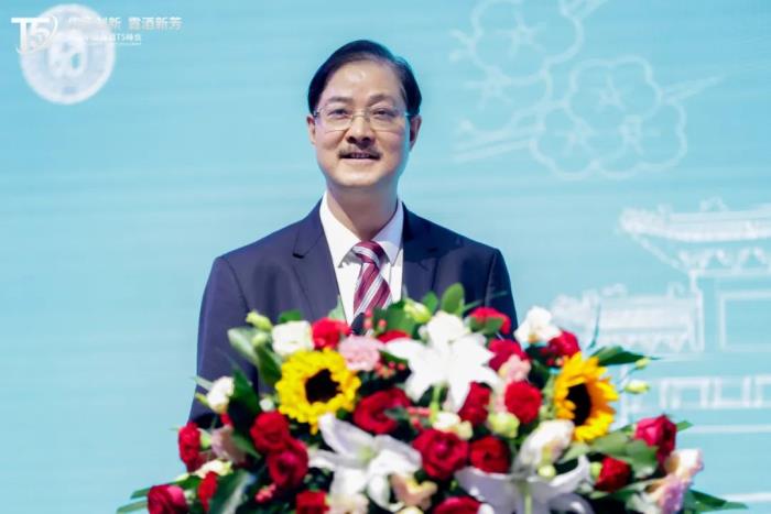 点击看大图 五粮液股份公司副董事长、总经理蒋文格